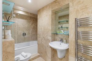 Prime Location SOUTH KENSINGTON 2BR Sleeps 6 Near Tube Station