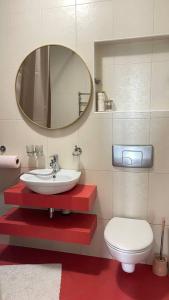 Сучасна простора квартира з кондиціонером