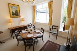 Old Belfield, Bowness-on-Windermere with lake view and walking distance to shops, bars and restaurants