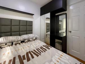 Victorian Charm, Modern Comfort - Near SM Batangas