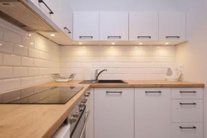 Comfortable Victus Studio near the Railway Station by Noclegi Renters