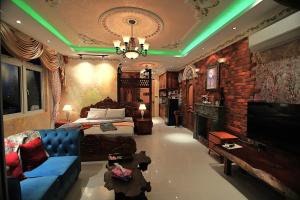 Queen Margarett House - Riverine Diamond