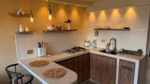 Mejor vista panorámica ubicación céntrica al lado de centros comerciales y los mejores restaurantes tenemos hermosa piscina gimnasio y parqueadero gratis