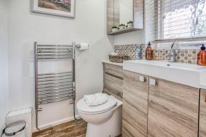 The Finches - luxury coastal house, short walk to beach, pub Crabpot Cottages, Sheringham