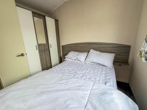 Lovely Caravan With Side Decking At Carlton Meres Holiday Park Ref 60038O