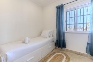#325 Areias Beach Apartment Walk to Sand