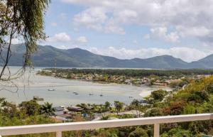Loft Barra da Lagoa com vista by Achei Floripa