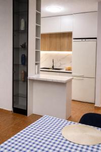 Theos Apartment Beachside Escape