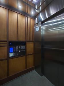Tri-city 2 Bedroom Suite with Spacious Balcony