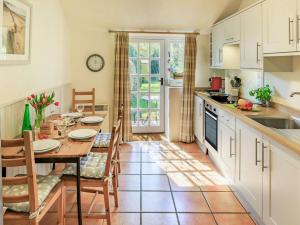 3 Bed in Shipton Gorge DC007