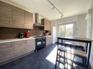 Grande Maison Familiale à Trégastel avec Jardin Clos, Terrasse et WIFI - FR-1-368-393