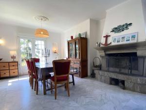 Grande Maison Familiale à Trégastel avec Jardin Clos, Terrasse et WIFI - FR-1-368-393