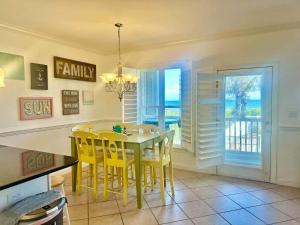 Emerald Isle - Ocean Club, beach front condo