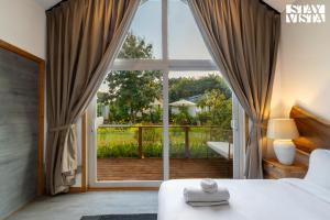 StayVista at Luma - 350 mtr from Mandwa Jetty