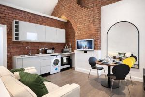 Liverpool Sage House - Spacious 2-Bed Near Anfield Stadium