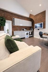 Liverpool Sage House - Spacious 2-Bed Near Anfield Stadium
