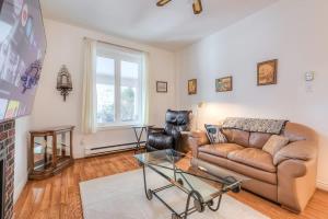Cozy Toronto Apt Steps from High Park