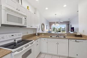 #222 Beautiful Lake View -Second Floor - Sleeps 4