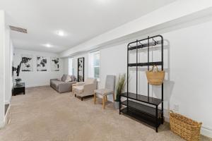 Modern 5BR Near West Midtown,Fire Pit,Pet Friendly