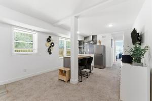 Modern 5BR Near West Midtown,Fire Pit,Pet Friendly