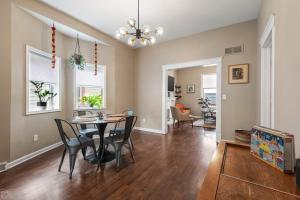 KC Explorer - Walkable 39th St Bungalow Parking