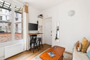 Lovely Studio 10 mn walk to Louvre & Latin Quarter