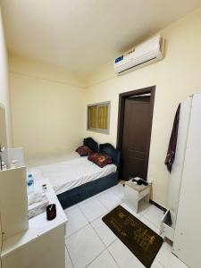 40 number building Opp GREENLAND