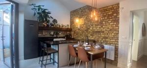 Stylish Cottage with Loft Sleeps 4