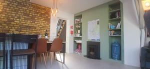 Stylish Cottage with Loft Sleeps 4