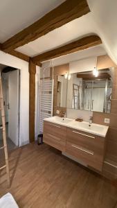 T3 moderne en hyper-centre dans bâtisse XVIIe