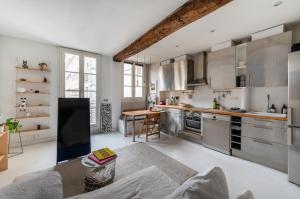 Stylish 1BD Duplex - Stunning Views near Louvre