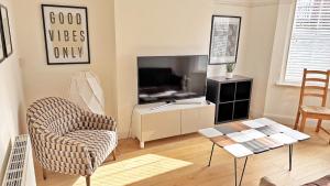 Modern 3 Bed, 2 Bath House in Central Canterbury