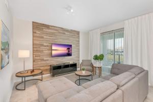 Modern 2BR Condo with Lazy River Near Disney