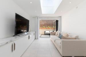 Luxury Central Cheltenham Basement Retreat