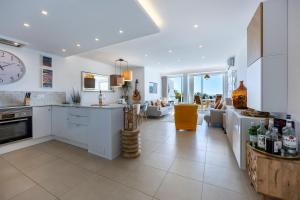 1D Waterside with Shared Pool