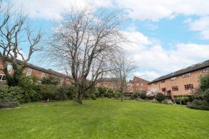 Kensington 1 Bedroom Apartment, Patio, Coffee, Easy London Access!