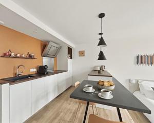 Studio lumineux avec balcon, cœur historique