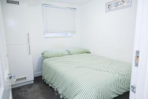 Reading Central Modern Stay for Work or Leisure