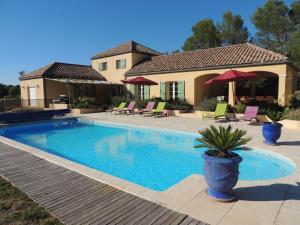 Villa tout confort, superbe vue dégagée, piscine chauffée, raccdt fibre