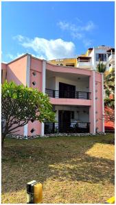 Oceanfront 2 Bedroom Villa with Pool and Beach Access Shanzu