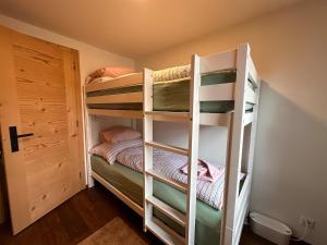 Chalet Solaria, 3 bedrooms in Zweisimmen