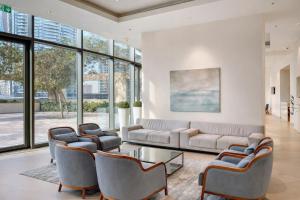 Luxury Private Room in 3BR Apartment Burj Vista Downtown