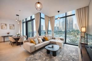Luxury Private Room in 3BR Apartment Burj Vista Downtown