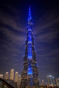 Luxury Private Room in 3BR Apartment Burj Vista Downtown