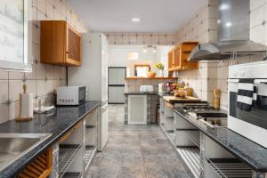 Villa Garden with Pool, Billiard, BBQ & Fireplace