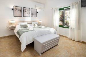 Villa Garden with Pool, Billiard, BBQ & Fireplace