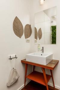 Largo das Flores Suites by Double Ninety Stays