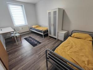 schöne 4 Raum, 4 - 8 Bett FeWo in Schönebeck