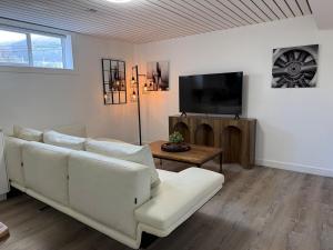 The Oak & Iron Suite