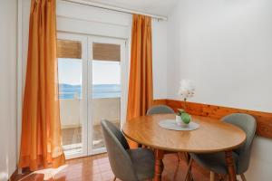 Apartment A4 sea view Antonia